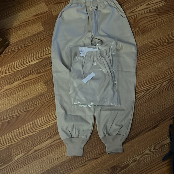 Brand new size, small uniform, city, khaki scrub pants - Picture 4 of 4